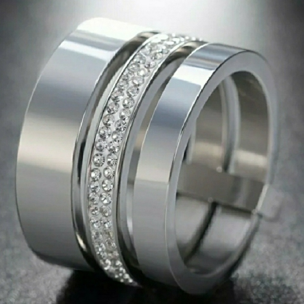 NWT Stainless Steel Ring Size 6